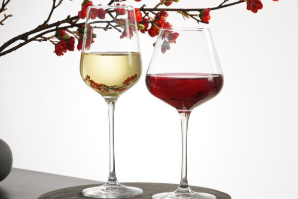 Jak dobrać idealne kieliszki do wina?