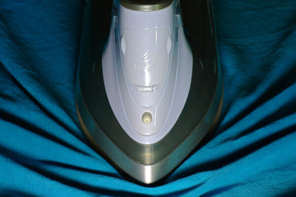 Jak szybko i łatwo wyprasować ubrania?